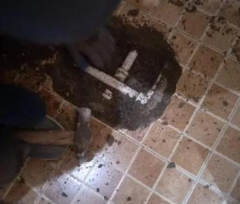 准格尔卫生间漏水维修公司为您分享下卫生间渗水如何处理及注意事项